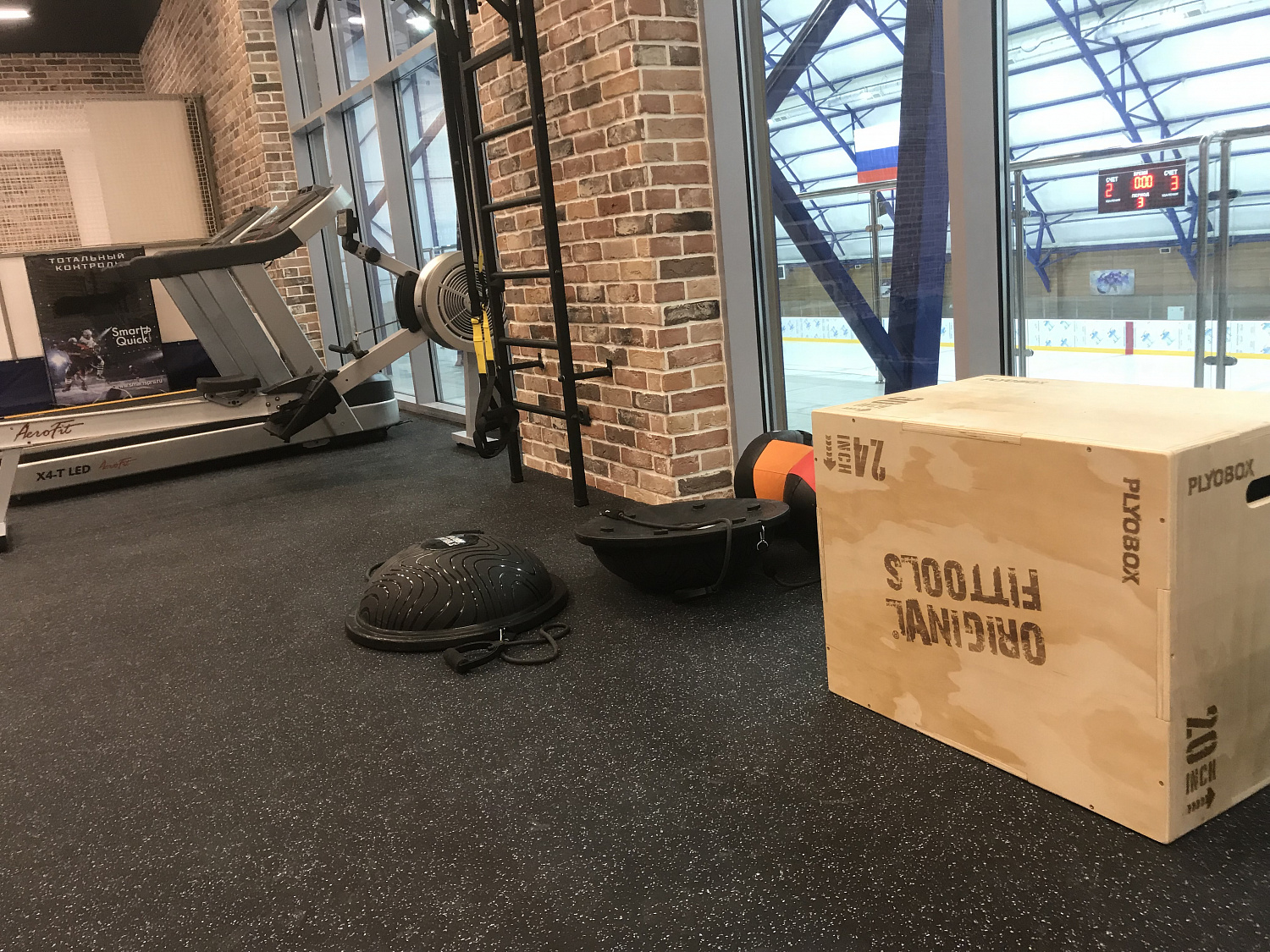 Фитнес-зал "LAURA ICE ARENA"